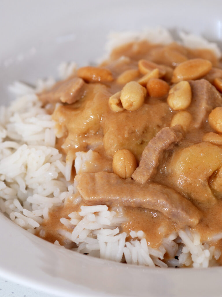 Geschnetzeltes mit Bananen-Erdnuss-Soße - Genau Greta