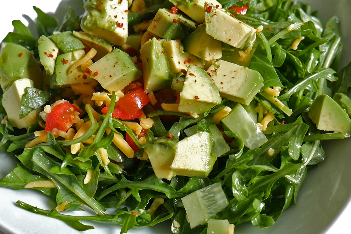 kaliumreicher Avocado Rucola Salat | Low Carb High Fat - Genau Greta